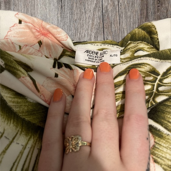 Ardene shorts and crop top - Picture 3 of 3